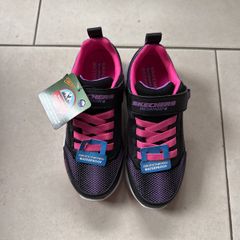 Skechers - Girls black/hot pink waterproof runner - Dynamic tread Journey time