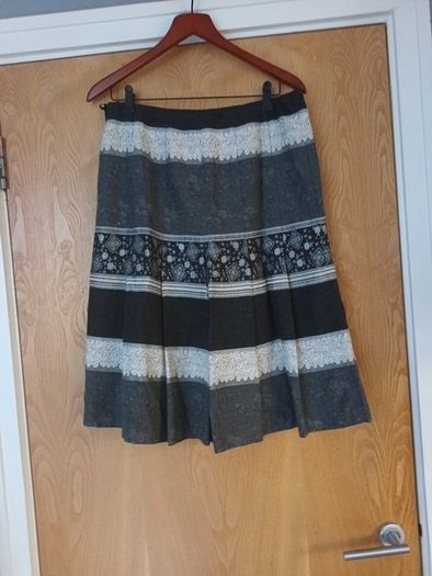 C&C Skirt.  New - No Tag.   S. 14.