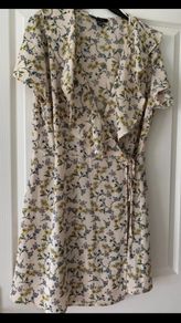 Wrap dress floral new look 16