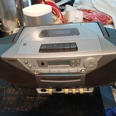 Sanyo cd,tuner and cassette player