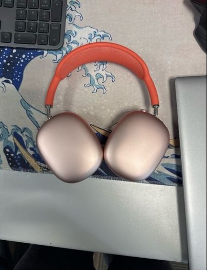 AirPods Max as new