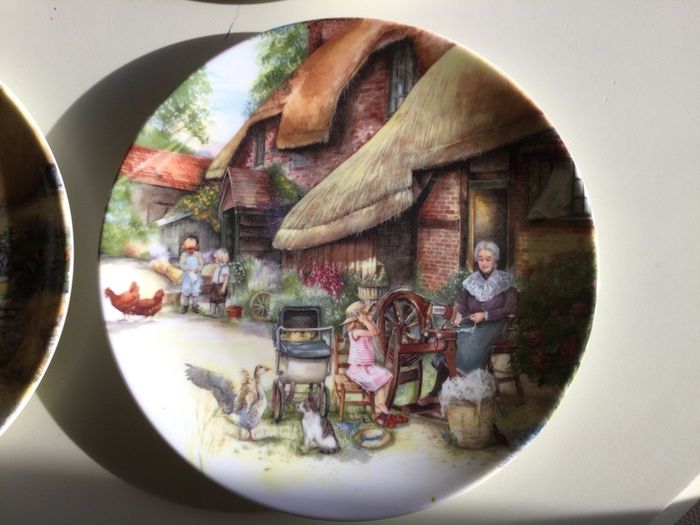 Collectible Royal Doulton Plates X 5.