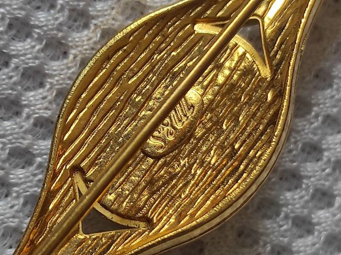 brooch