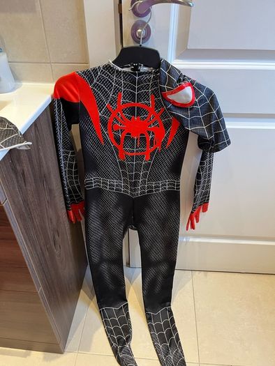 Spiderman costume - 7-8 year old