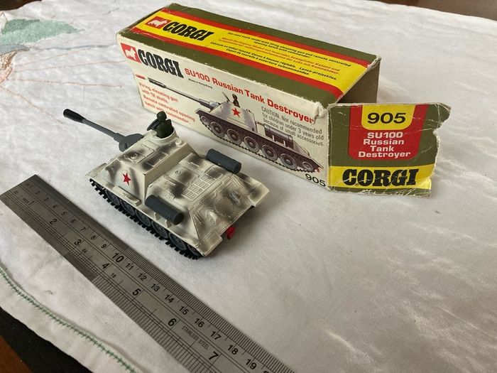 Corgi 905. SU100 Russian Tank Destroyer. With box.