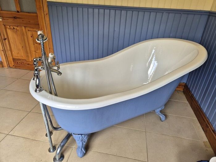 Recor Cast Iron Bathtub