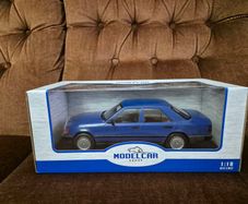 Mercedes 1:18 model car