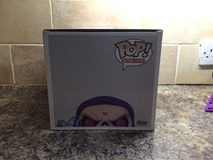 Large Funko pop no 73 - skeletor -special edition- glow in the dark - new and unopened