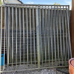 Heavy duty metal dog run