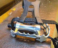 bicycle pedals