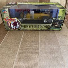 Munsters Dracula  1:18