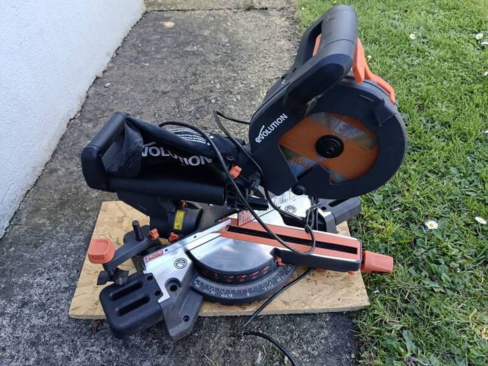 Mitre saw