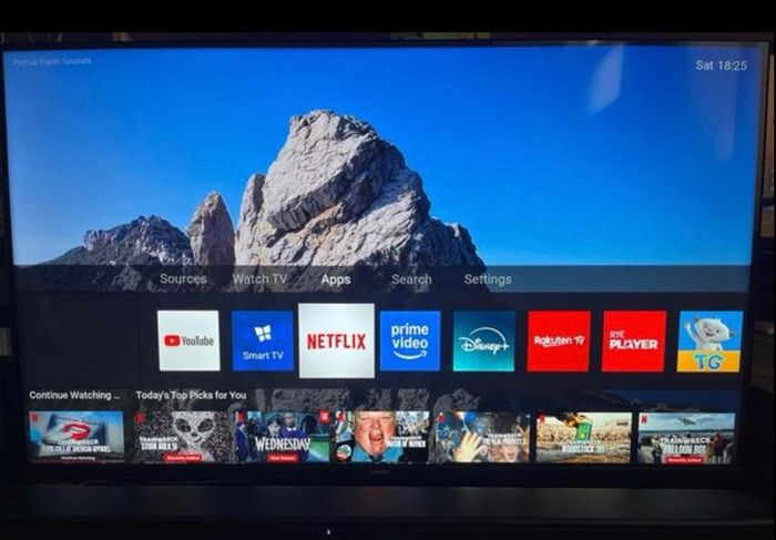 4K Ultra HD Smart TV 43" - Phillips 43PUS7506/12 Selling 4k Smart TV.