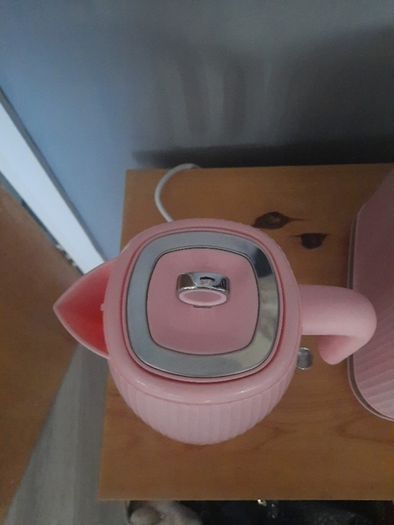 pink electric kettle and toaster