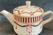 Christmas festive teapot - new condition