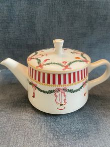 Christmas festive teapot - new condition