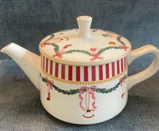 Christmas festive teapot - new condition