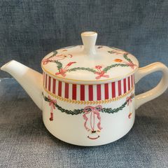 Christmas festive teapot - new condition