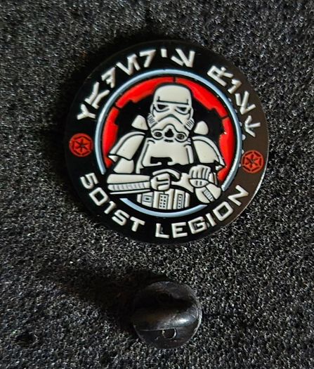 Star wars , pin back badges.