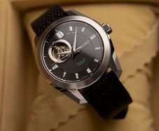 Seiko SARL001 (New old stock with box & papers)