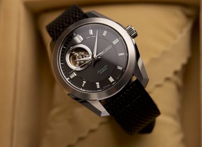Seiko SARL001 (New old stock with box & papers)