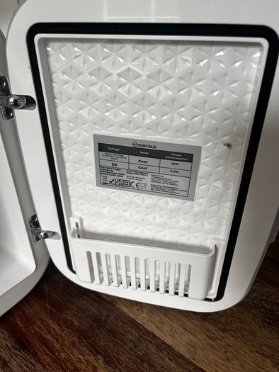 Mini fridge