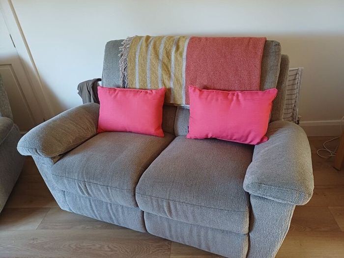 2 seater sofa + recliner chair [FINAL reduction]