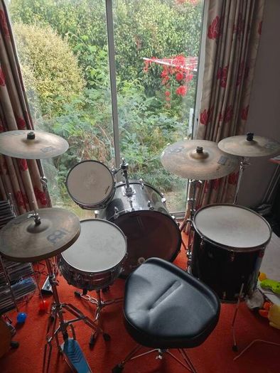 Yamaha Stage Custom Drum kit with Meinl cymbals and fancy stool