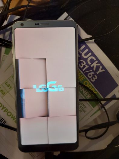 LG G6 mobile phone, 32GB, sim tray missing, excellent cosmetic condition otherwise