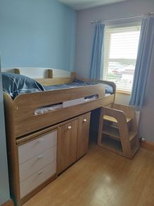 Bed mid sleeper