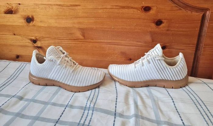 skechers flex appeal white Size 4.5 eu 37.5 in like new condition