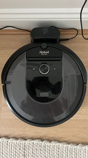 Roomba Combo - Vacuum & Mop (2023 - Excellent Condition)