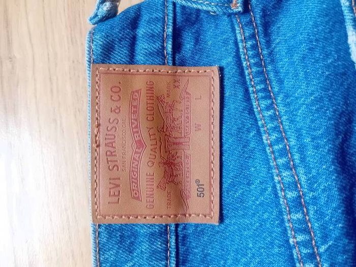 ladies jeans LEVI 501 size 26 28