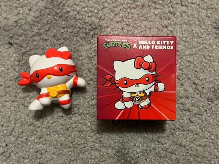 Teenage Mutant Ninja Turtles and Hello Kitty MacDonalds Figures Raphael Leonardo