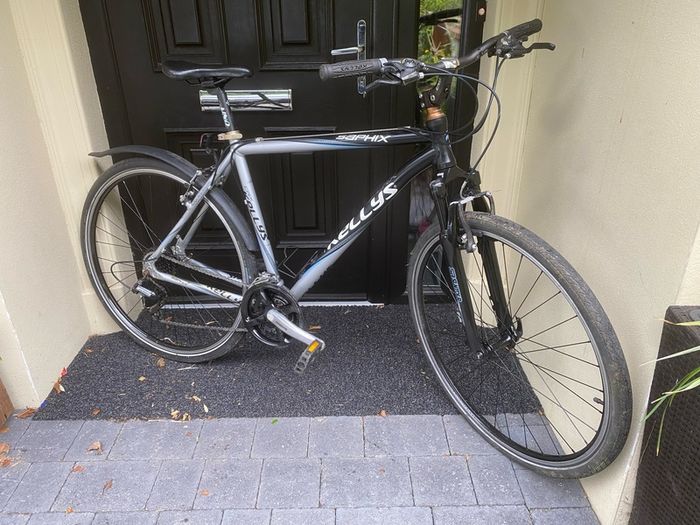 Kellys saphix hybrid Large 28 inch wheels 24 speed 21 inch frame