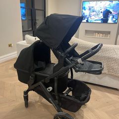 Like new Uppababy v2 vista travel system