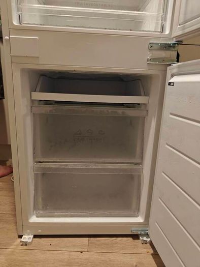 Servis Integrated Fridge Freezer