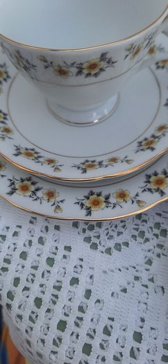 Vintage 21pce Fine Porcelain Teaset Yellow Floral & Gold Trim. 1970s- 1980s