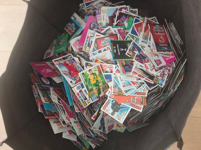 Nearly 3000 football cards
