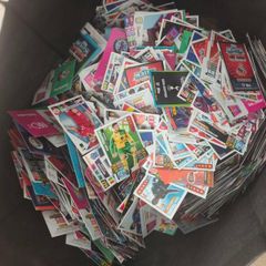 Nearly 3000 football cards
