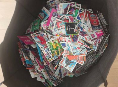 Nearly 3000 football cards