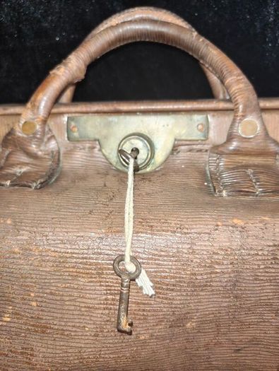 large antique Gladstone bag