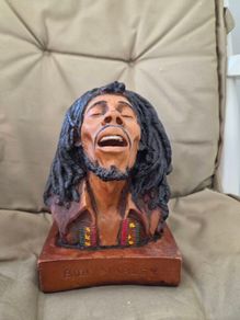 Bob Marley statue