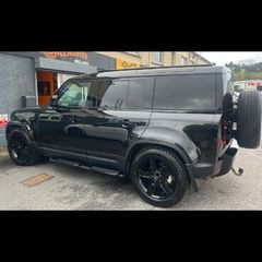 Land Rover Defender 2024
