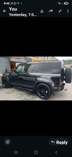 Land Rover Defender 2024