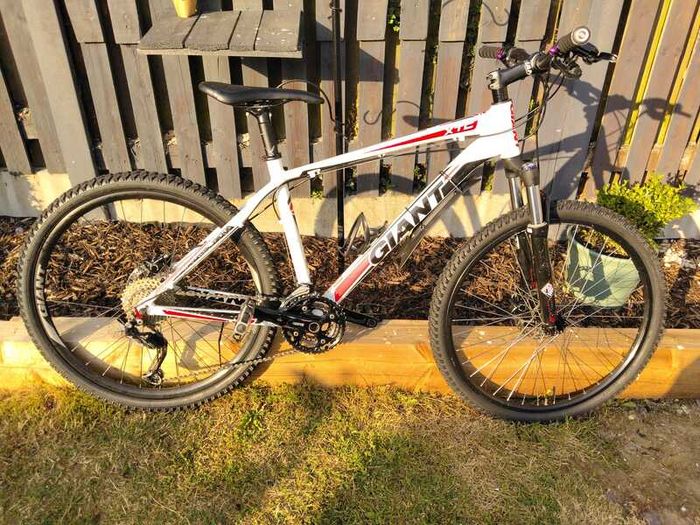 Giant Xtc 2 Mountain Bike (Medium, 26" Wheel)