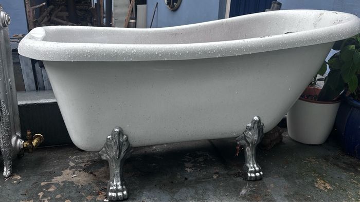 Ex Showroom Niki Bathrooms Free Standing Bath with Silver Claw Feet