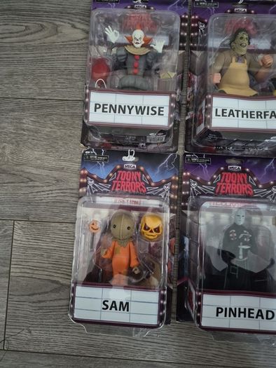 neca tooney horrors figs,pennywise,leather face, sam,pinhead grade twins