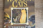 Warrior Cats - A Dangerous Path by Erin Hunter