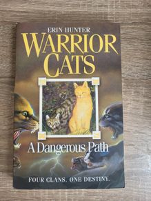 Warrior Cats - A Dangerous Path by Erin Hunter